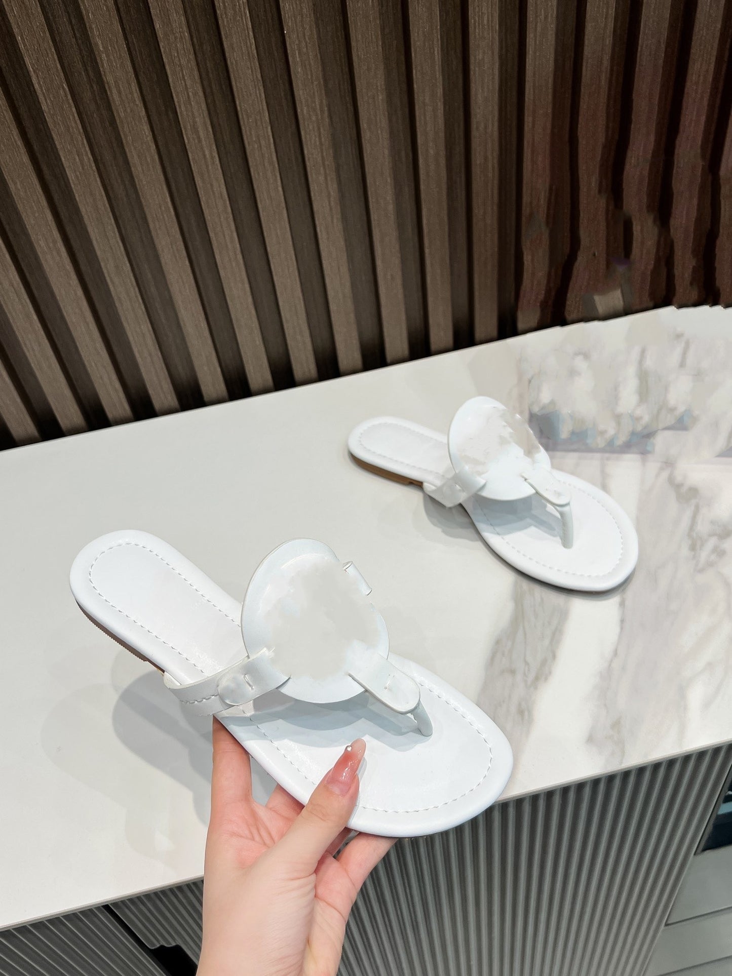 3046# Slippers