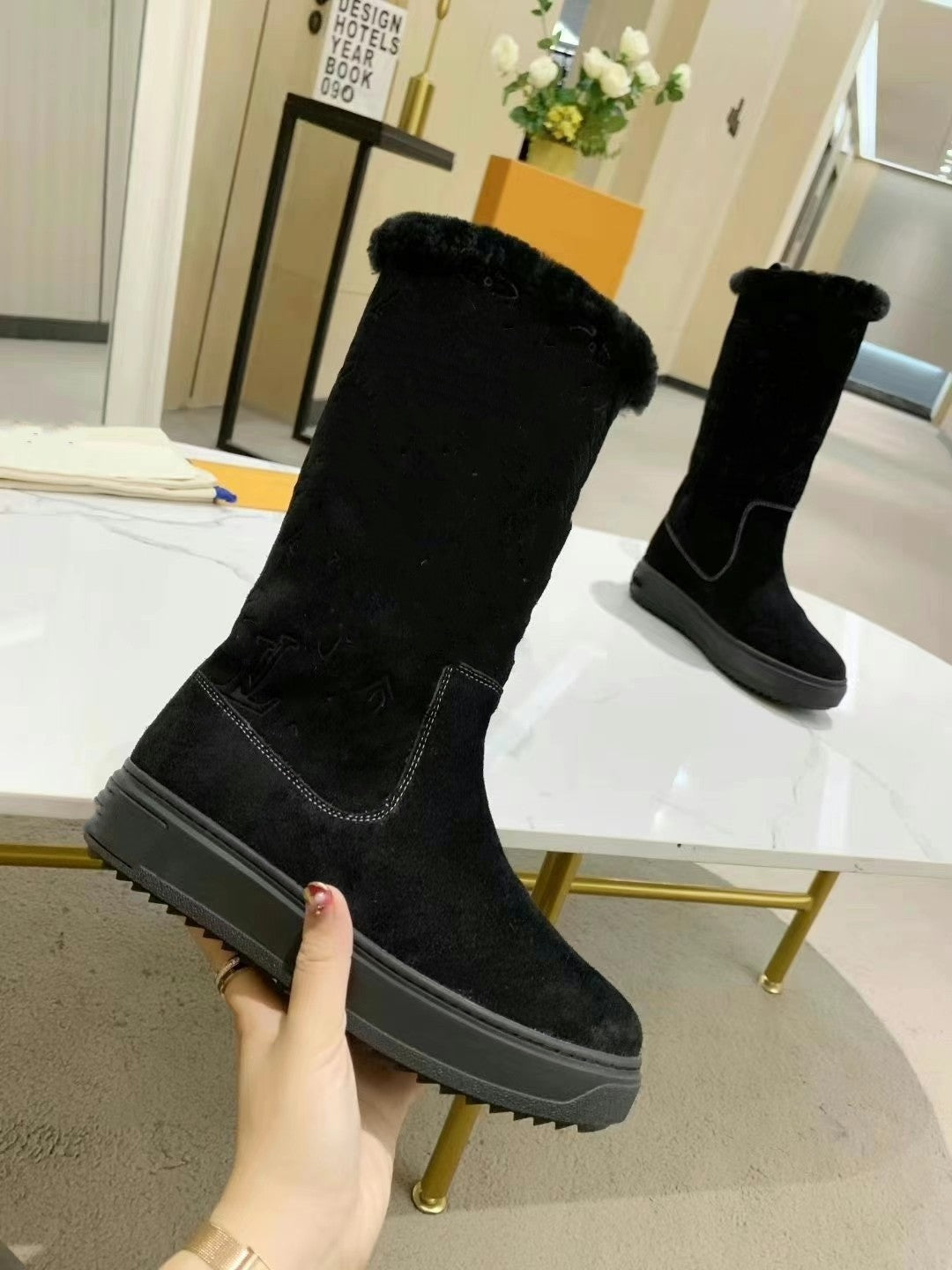 3435# Real sheep Fur leather boots