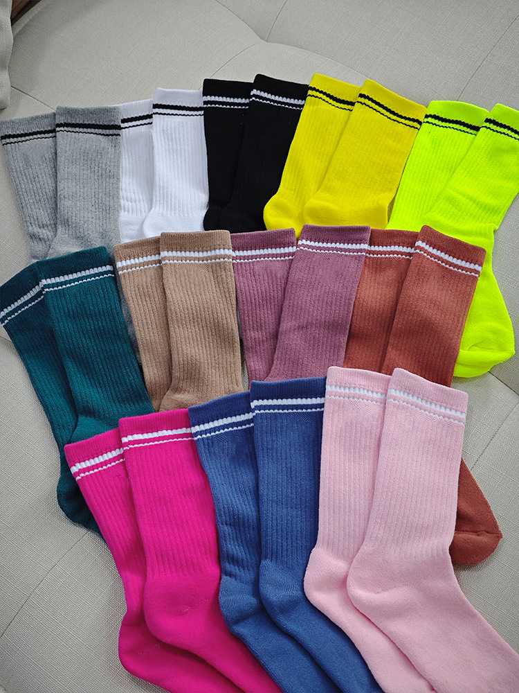 617# A 18cm mid-length cotton socks