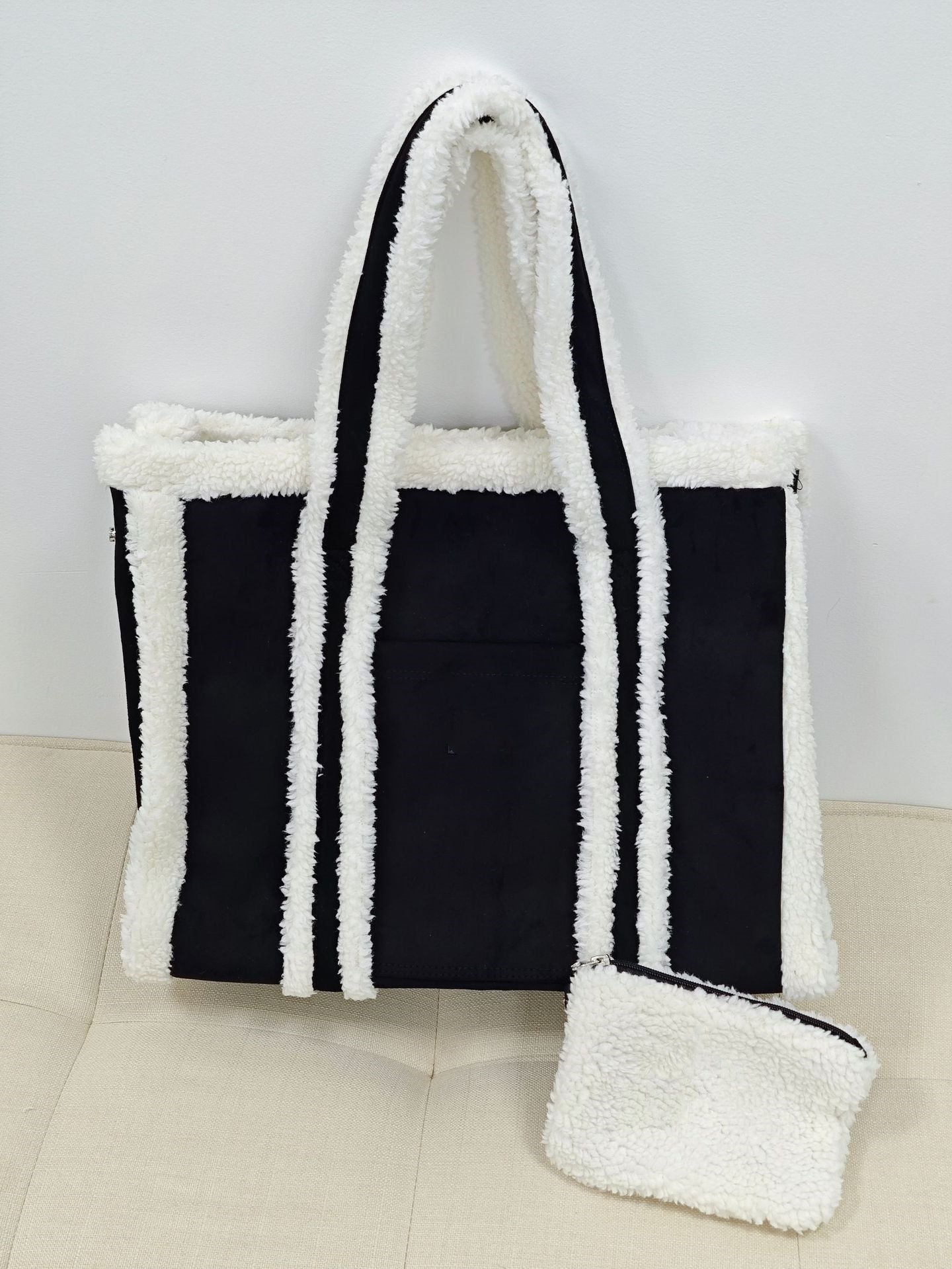 632# A Plush Underarm Tote Bag