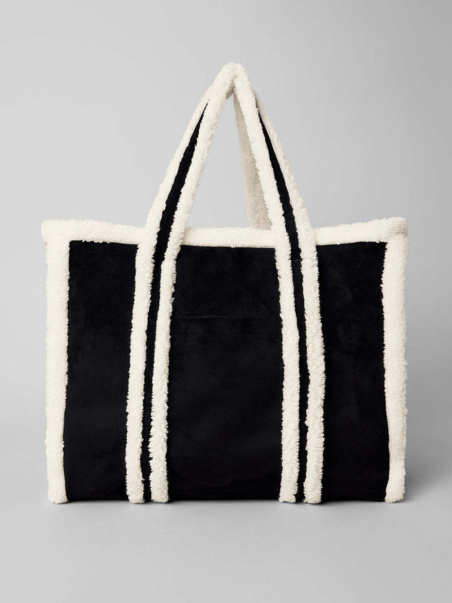 632# A Plush Underarm Tote Bag